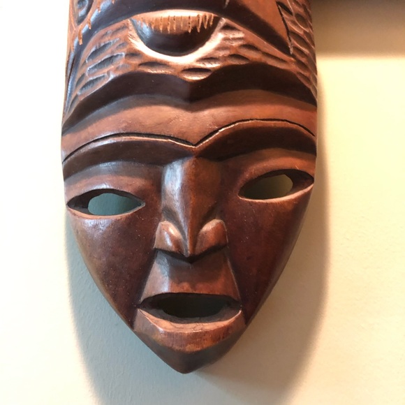Hand Carved African Wooden Mask - Picture 3 of 4